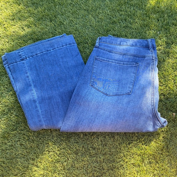SIZE 29 - LEITH HIGH WAIST FLARE JEANS - Picture 7 of 7